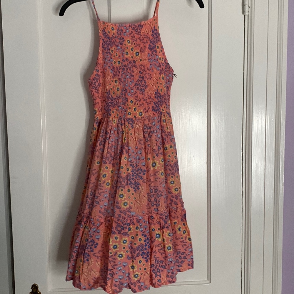 Use small, color is pink with blue and yellow flower details